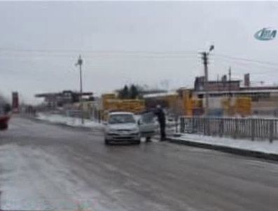 SELIMIYE CAMII - Edirne'de yollar buz pisti gibi