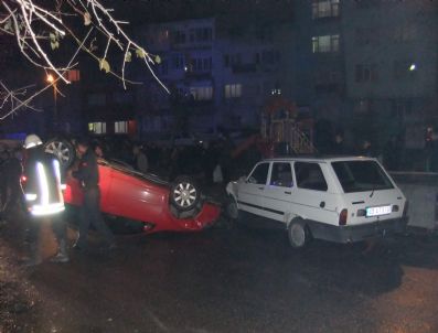 Kütahya'da Trafik Kazası: 2 Yaralı