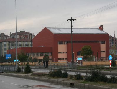 Sungurlu Mahmut Atalay Spor Salonu Tadilata Alındı