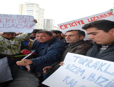 CENGIZ ÇETINÖZ - Topraklarının İsrail'e Satılacağından Korkan Köylüler Kuş Koruma Derneği Toplantısını Protesto Etti