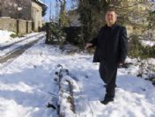 Yıkılan Elektrik Direkleri Tedirgin Ediyor