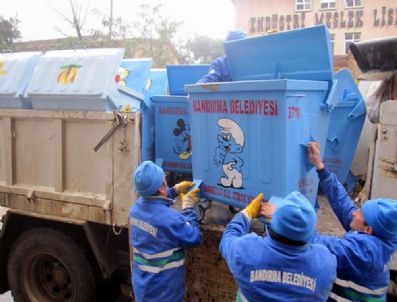 Bandırma'da Çizgi Film Karakterli Çöp Konteynırları