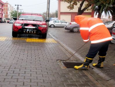 TUNCAY KıLıÇ - Edremit'te Yağmur İçin Önlemler Devam Ediyor