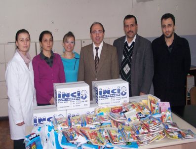 NARLıCA - Hatay'da İlköğretim Okuluna Kırtasiye Yardımı