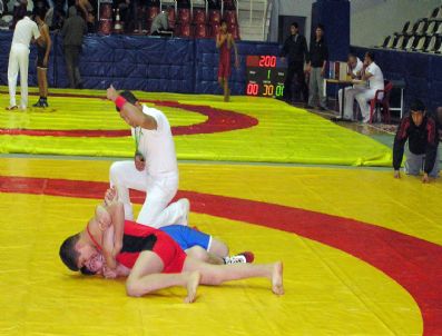 YAKıNCA - Malatya'da Serbest Güreş İl Şampiyonası Sona Erdi