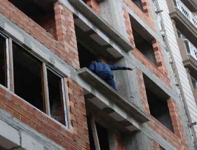 HAKAN BOZKURT - Aynı Binadan Bir Günde İki Defa Atlamaya Kalktı