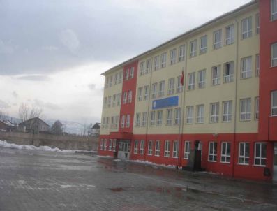 MEHMET EMİN KARAMEHMET - Cumhuriyet İlköğretim Okulunun Isınma Problemi Çözüldü