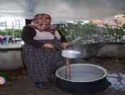 Emine Teyze 45 Yıldır Aşure Geleneğini Sürdürüyor