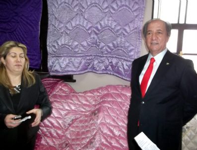 NEVZAT BOZKUŞ - Kars'ta Yapılan El Emeği Göz Nuru Yorganlar Sergilendi