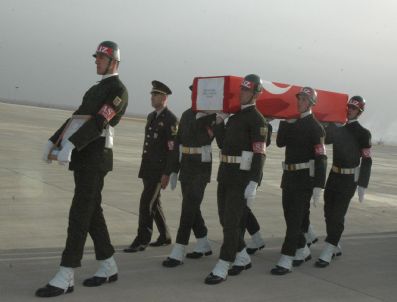 ZEKI ÇOLAK - Şehidin Cenazesi Memleketine Gönderildi