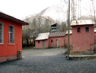 GÜLŞEN ORHAN - Velilerden Yeni Okul Talebi
