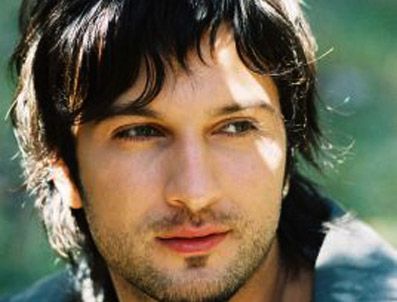 Tarkan'dan Azra Akın'a açık çek