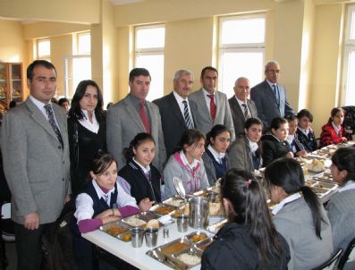 FATIH ÇOBANOĞLU - Kız Öğrencilerin Yemek Ve Ulaşım Giderlerini Sydv Karşılıyor