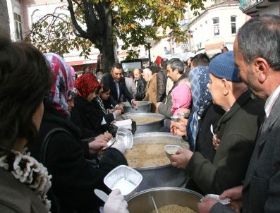 SEZAI BILGIN - Mhp Kadın Kolları Aşure Dağıttı