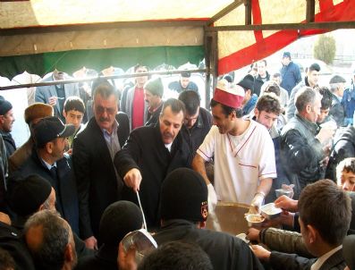 BÜLENT OSMAN OSMANAĞAOĞLU - Tutak'ta 5 Bin Kişiye Aşure Dağıtıldı