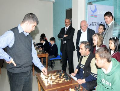 TURGUT OĞUZ - Aliağa Büyükusta Haznedaroğlu'nu Ağırladı