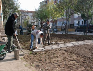 Çocuk Oyun Alanlarında Yenileme Çalışmaları Devam Ediyor