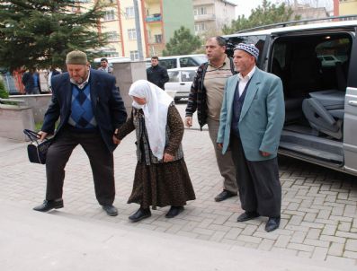 Görme Yeteneklerini Kaybeden Hastalar Muayeneden Geçiriliyor