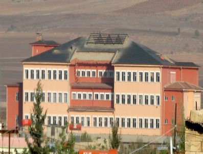 CAFER YıLMAZ - Şerif Peri İlköğretim Okulu'nun Çatısı Yenileniyor