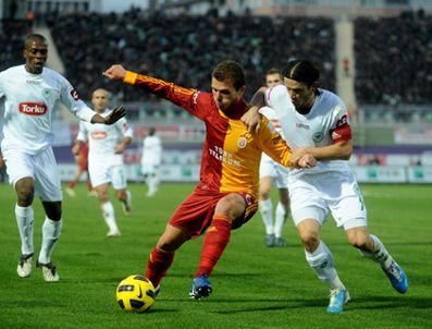 MILAN BAROS - Galatasaray Konyaspor deplasmanından 3 puanla döndü