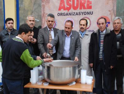 Aşure İkramı Gönülleri Birleştirdi