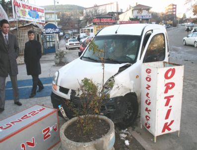 İSMAIL ÖZDEMIR - Yozgat'ta Trafik Kazası: 4 Yaralı