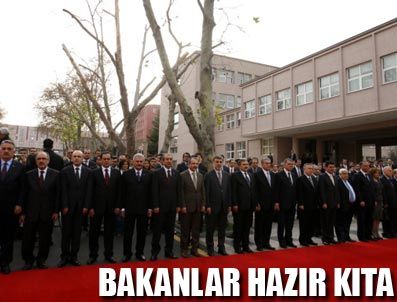 Suriye Başbakanı Naci Itri 13 bakanıyla geldi