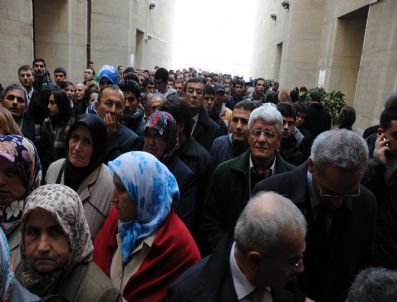 Bu Da Adliye Kuyruğu