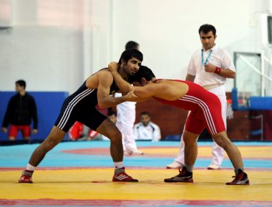 AVRUPA GENÇLIK OLIMPIK OYUNLARı - Büyük Erkekler Türkiye Grekoromen Şampiyonası Trabzon'da Başladı