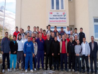 İşitme Engelliler Milli Takımı Niğde Demirkazık'ta Toplandı