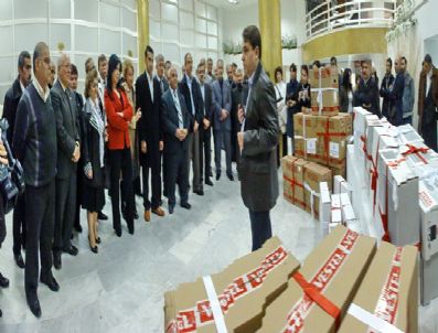 Konak'ta Muhtarlara Yeni Yılda Bilgisayar