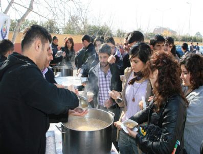 ALIM BARUT - Polis Üniversite Öğrencisine Aşure Dağıttı