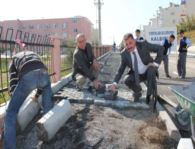 YALıNAYAK - Toroslar'da Kaldırım Çalışmaları Sürüyor