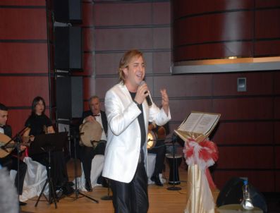 HALIL ÇOMAKTEKIN - Trt Sanatçısı Gökhan Sezen'den Unutulmaz Konser