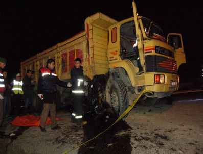 DENIZ ERDOĞAN - Yalova'da Trafik Kazası: 2 Ölü