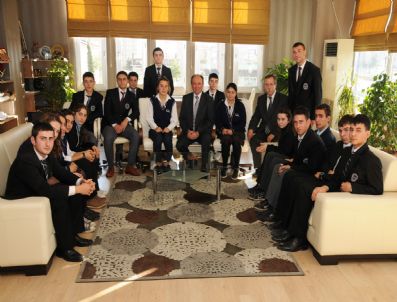 BALLıCA - Ballıcalı Öğrenciler Burma'dan Kitap İstedi