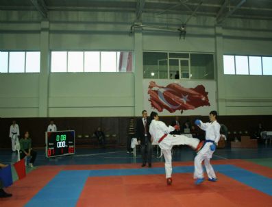 Karateciler Kocaeli'nde Madalya Arıyor