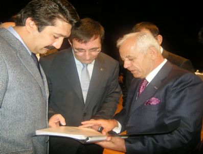 DEVLET PLANLAMA TEŞKILATı - Onatça, Sürat Demiryolu Talebini Bakan Yılmaz'a Da Sundu