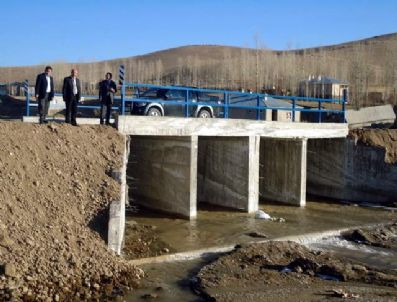 NURULLAH KAYA - Gürpınar Kaymakamı Kaya Köy Yollarını Denetledi