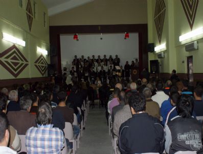 MUSTAFA CAN - Öğretmenler Korosu'ndan Mahkã›mlara Yılbaşı Konseri