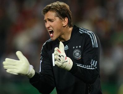 EDWIN VAN DER SAR - Manchester United Rene Adler'i yakın takibe aldı