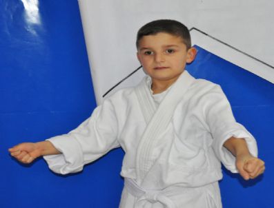 ÖMER UÇAR - 10 Yaşındaki Görme Özürlü Sporcu Judo Şampiyonasına Hazırlanıyor