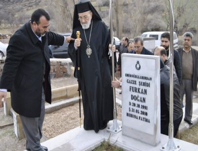 AHMET DOĞAN - Baş Piskopos Hilarion Cabucci Furkan Doğan'ın Mezarını Ziyaret Etti