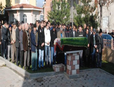 Dünya Evi Yerine Mezara Giren Hemşireye Gözyaşı