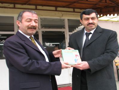 CENGIZ YıLMAZ - Osmancık Belediyesi Okullara Safahat Hediye Etti