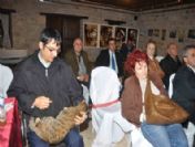 Şiirsever Kedi İbramaki Sanat Galerisinin Maskotu Oldu