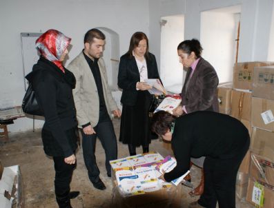 TURHAN AYVAZ - 'Yaşama Dair Projesi' Kapsamında Kitap Dağıtıldı