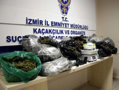 İzmir'de Yeni Yıl Öncesi Esrar Operasyonu