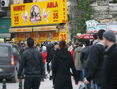 Nimet Abla Gişesi'nde Büyük İkramiye Çılgınlığı