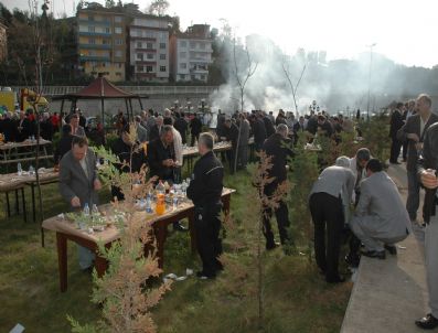 Bir Saatte 750 Kilogram Hamsiyi Tükettiler